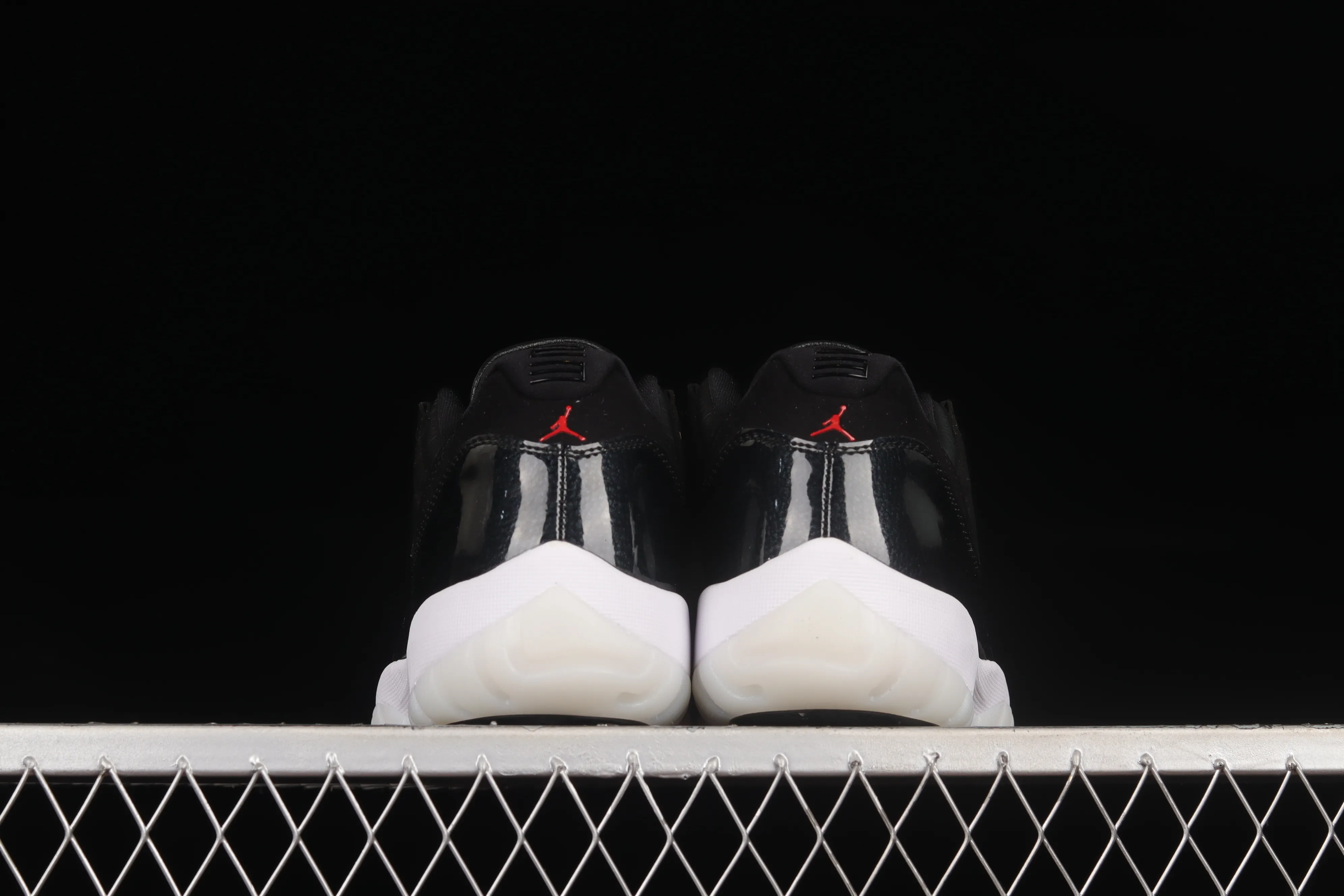 All Categories Air Jordan Jordan Series Basketball Shoes Air Jordan 11 F Version Air Jordan 11 Retro Low "72-10" AJ11 Low-top Big Devil First Layer Real Standard Real Carbon Sports Culture Basketball Shoes AV2187-001